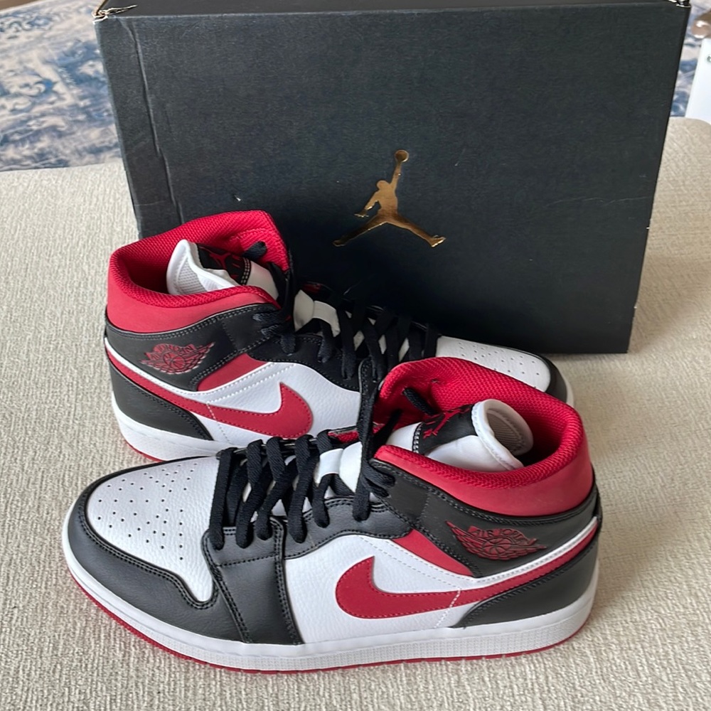 Air Jordan I Mid Men’s 9